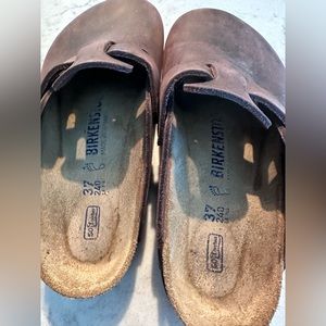 Women’s Birkenstock Bostons. Brown oiled leather!